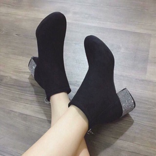 Bốt cổ ngắn đế đá