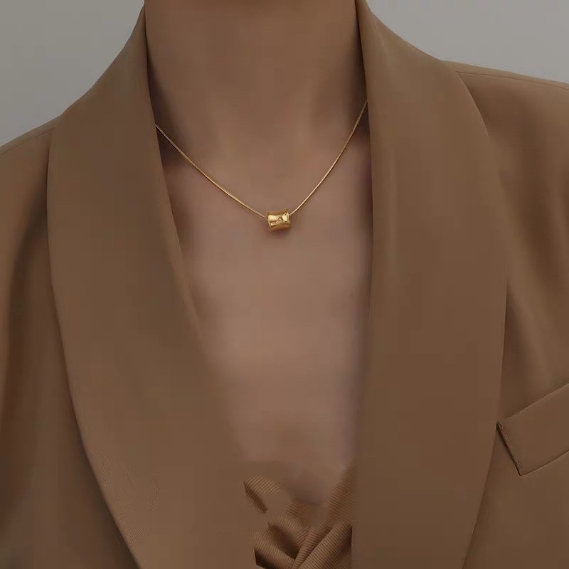 Dây chuyền bằng thép titan mạ màu vàng hồng 18k mặt hình trụ phong cách châu âu cá tính dễ phối đồ