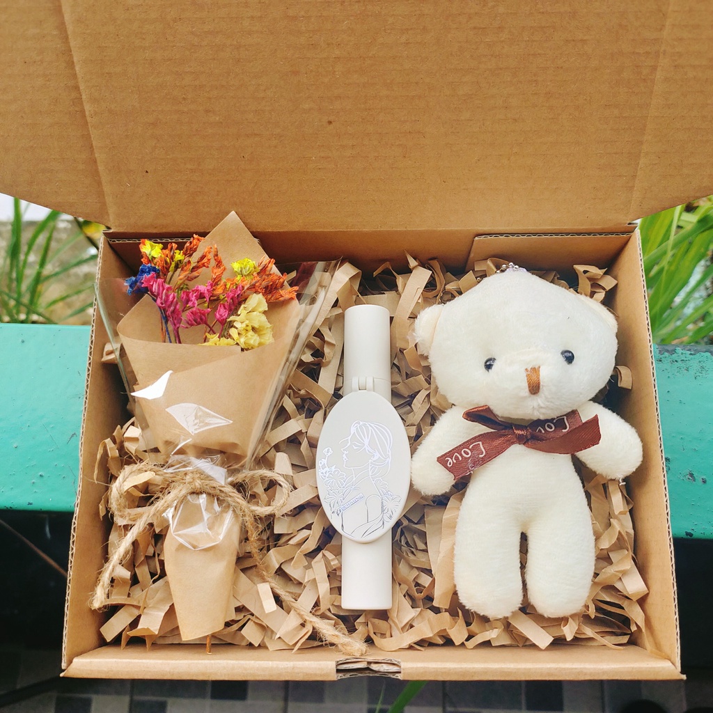 Set quà tặng sinh nhật, quà bạn gái son, gấu bông, hoa và thiệp