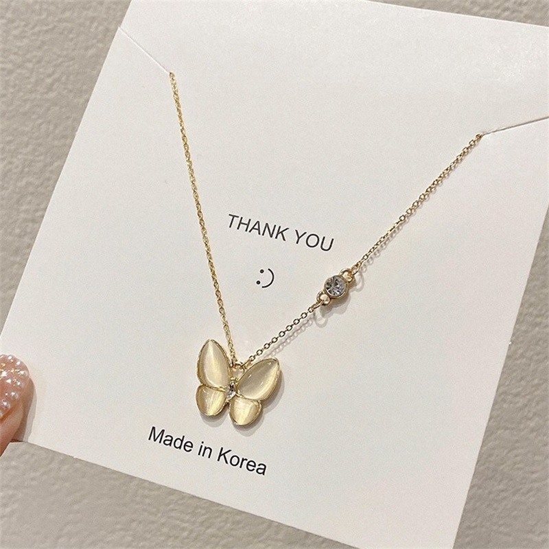 Dây chuyền mạ vàng mặt hình bướm đính đá Opal sang trọng