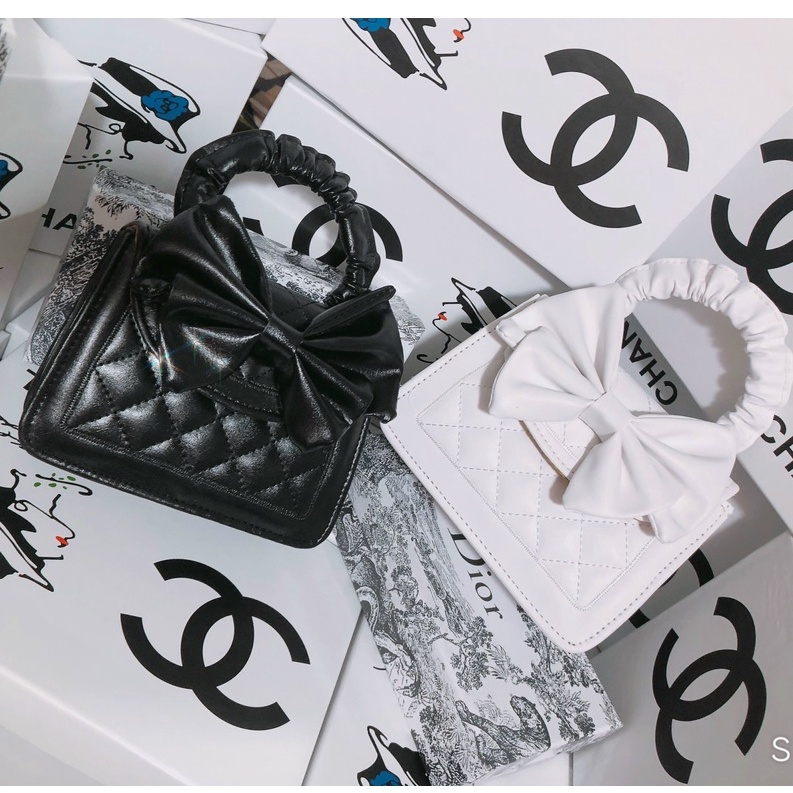 Túi nữ có quai bèo nhúm cầm tay, kèm dây luôn đeo chéo, kèm nơ siêu xinh, đẹp. Phong cách trẻ trung Hàn Quốc, điệu đà