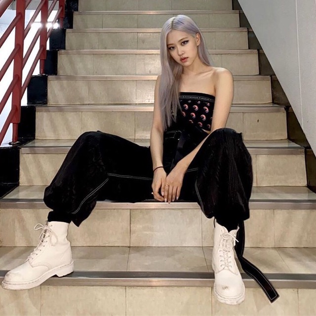 Yếm HYLT của Rosé BlackPink | BigBuy360 - bigbuy360.vn