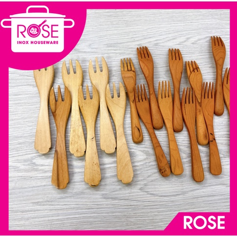 Nĩa gỗ nhỏ ăn trái cây rất xinh 12*3cm sang trọng - sạch sẽ