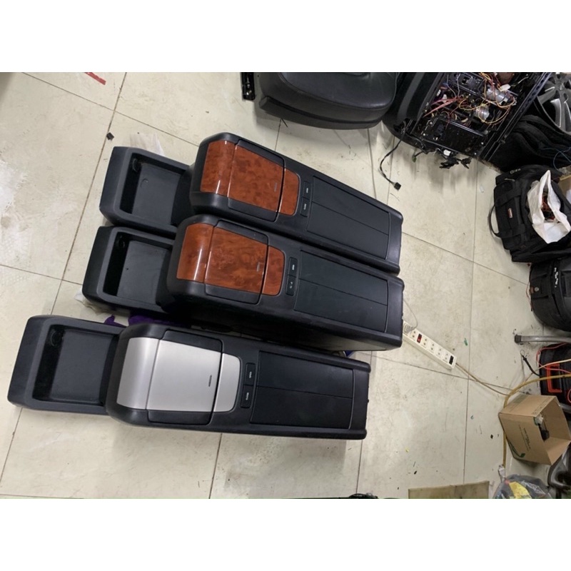 Con ngựa  tháo xe Lexus RX330 . có đế sắt bắt xuống sàn