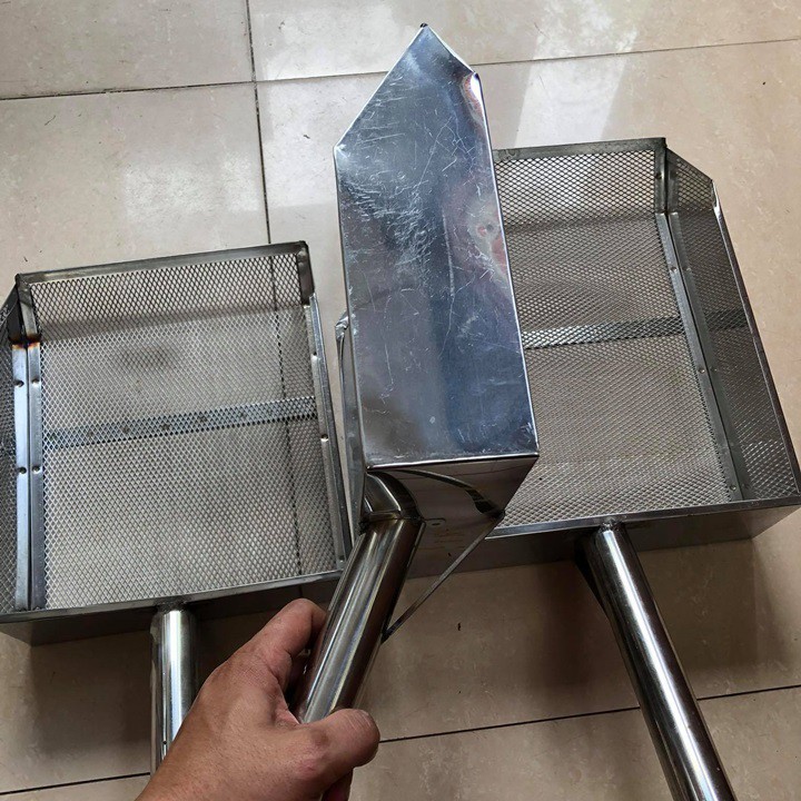 DỤNG CỤ VỆ SINH CHUỒNG GÀ BẰNG INOX - CÓ x 3 CỠ