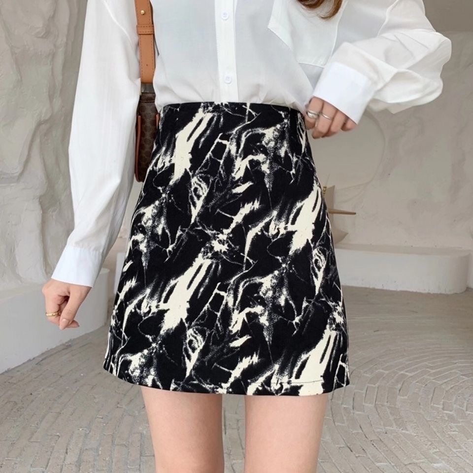 Chân váy chữ A kiểu dáng thời trang độc đáo xinh xắn cho nữ | BigBuy360 - bigbuy360.vn