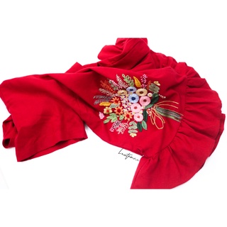 Áo linen bột màu đỏ thêu tay