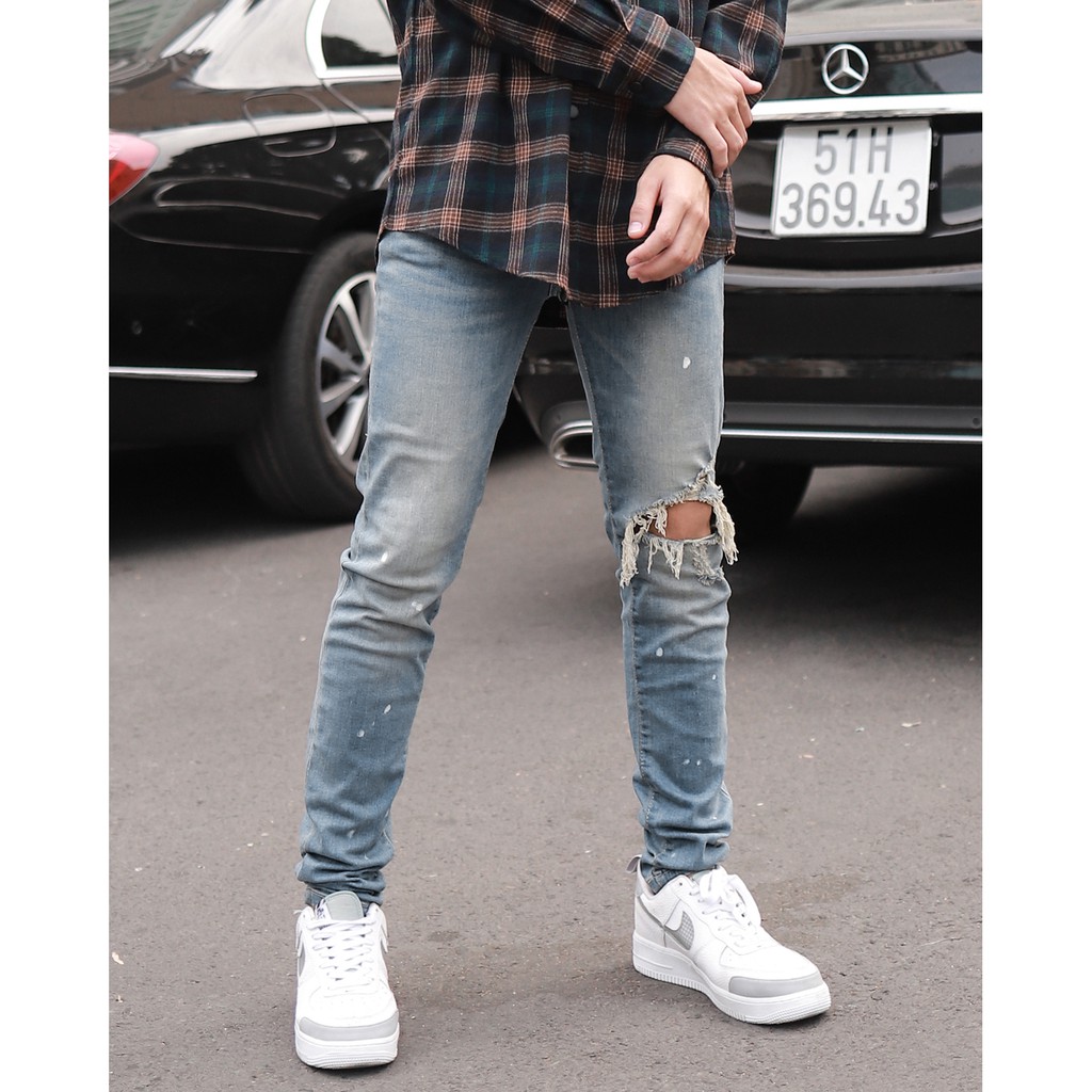Quần Skinny Jeans Nam-Màu Xanh Phối Vẩy Sơn-Rách Một Bên Gối-Chất Liệu Cotton Co Giãn-Ống Đứng Dáng Ôm Chân Chuẩn Skinny | BigBuy360 - bigbuy360.vn