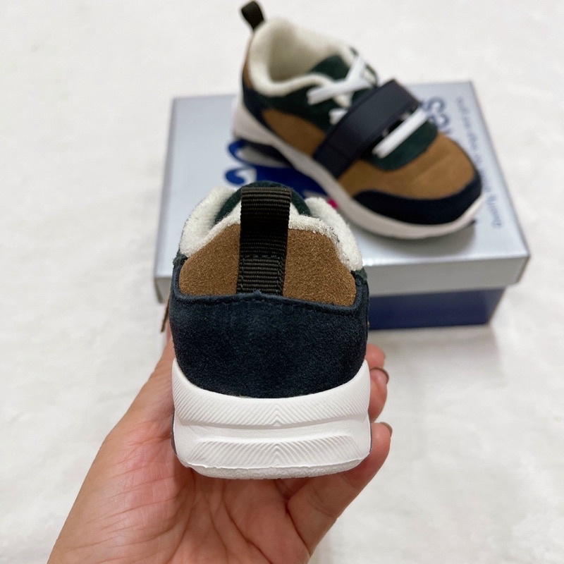 Snecker bé trai da lộn