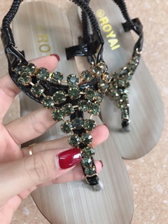 Sandal xỏ ngón đính đá