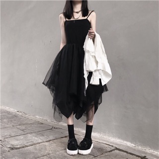 thelei váy đầm hai dây 2 dây đen xếp tầng xẻ tua rua cổ vuông ren xoè