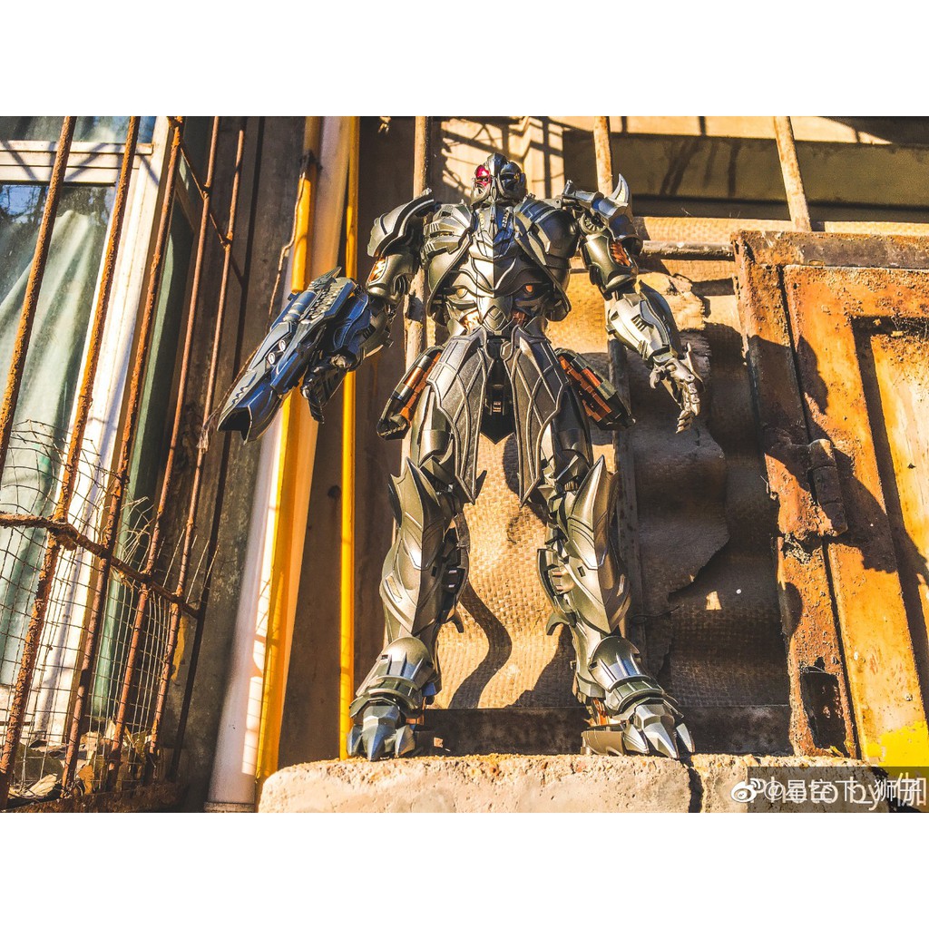 Mô hình UNIQUE TOYS UT R03 DRAGOON Megatron The Last Knight