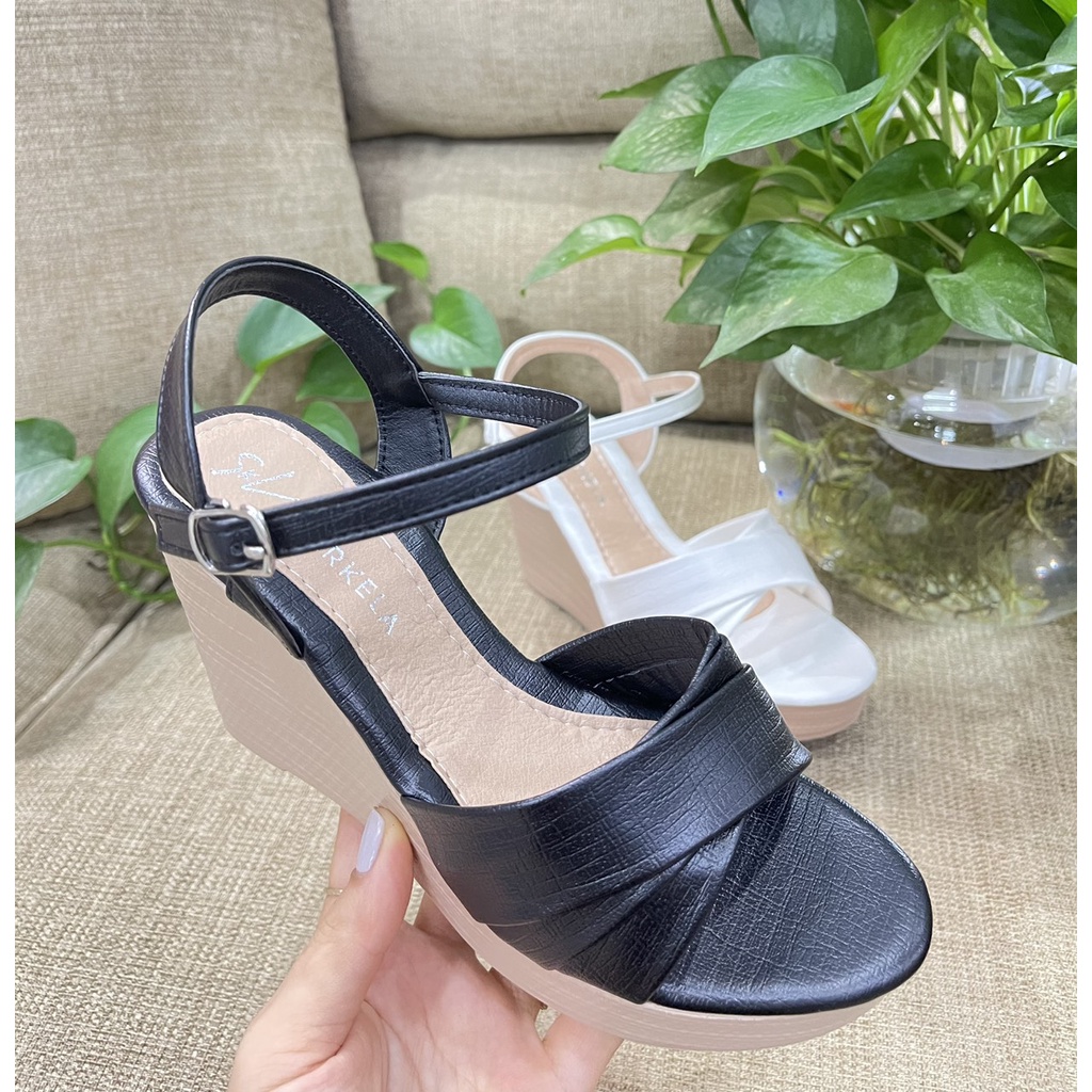 Sandal đế xuồng da mịn quai bản to - 8P