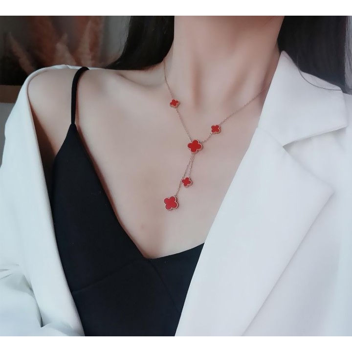 Dây chuyền nữ titan chuỗi hoa L V cách điệu thời trang 2 mặt đen, đỏ siêu đẹp, bền màu