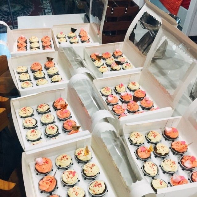Hộp Đựng Cupcake 12 Bánh