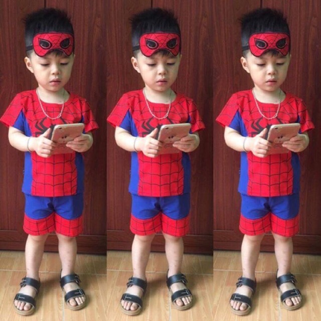 Siêu nhân Nhện kèm mặt nạ
