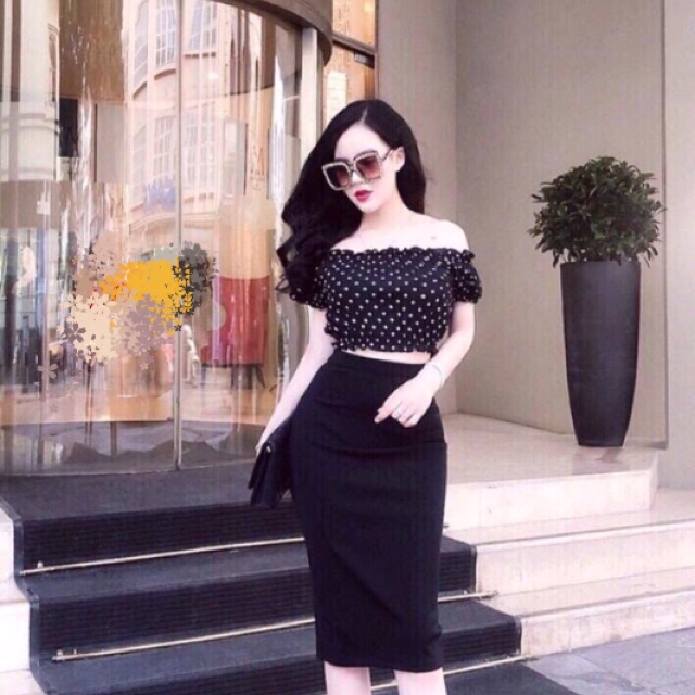 Set áo chấm bi, chân váy rời trễ vai quyến rũ