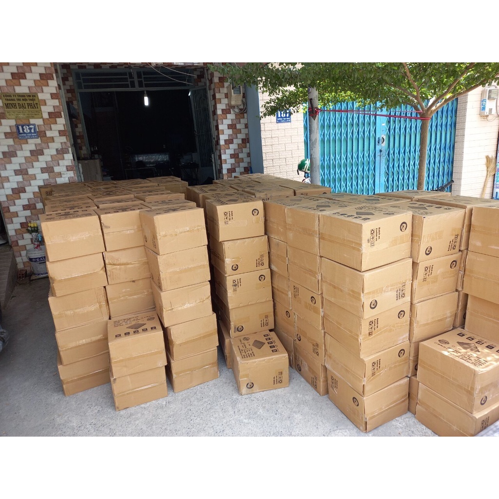 Vỉ sàn gỗ nhựa composite lót ban công kích thước 30x30cm, chịu nắng mưa