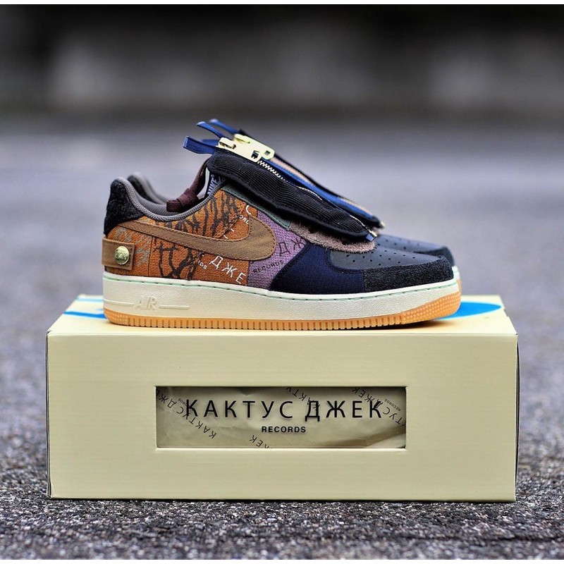 Giày Nike x Travis Scott Jordan 1