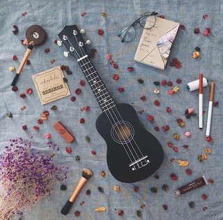 Ukulele LORTUI 21inch màu đen
