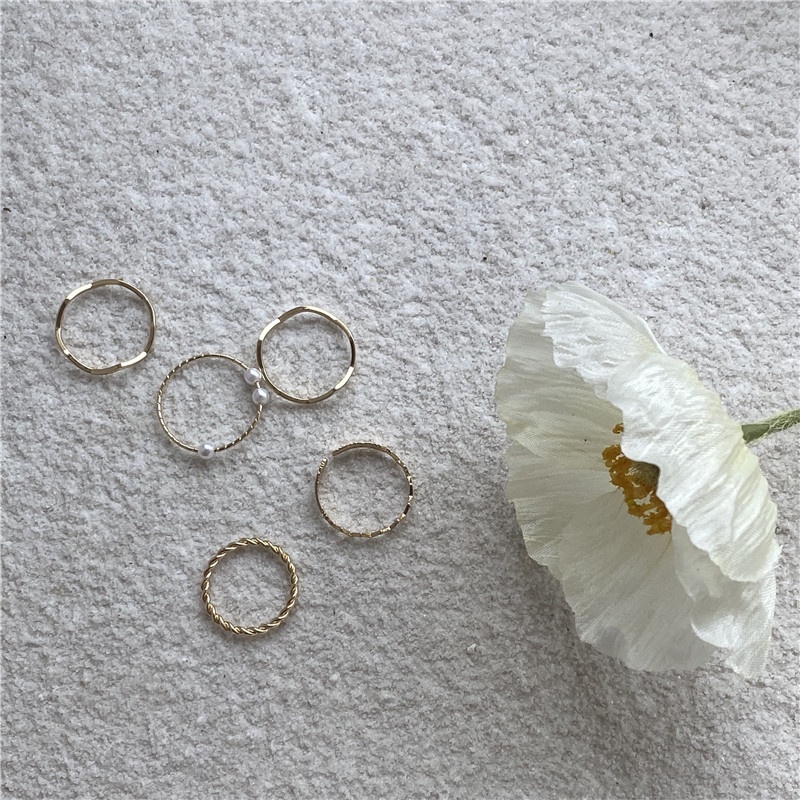 Nhẫn đính ngọc trai thiết kế thời trang cá tính