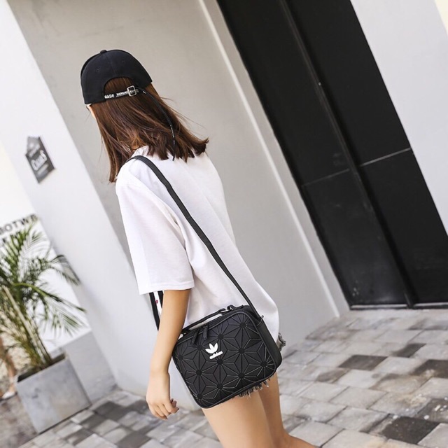 Túi Adidas xuất chuẩn | BigBuy360 - bigbuy360.vn