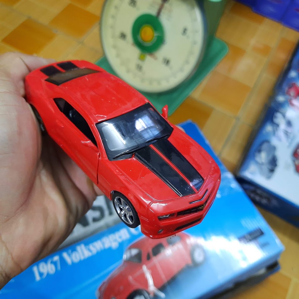 Xe ô tô đồ chơi trẻ em Chevrolet Camaro tỉ lệ 1:38