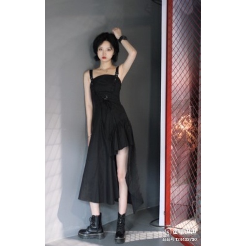 Thanh lý pass yếm jeans và váy yếm đen