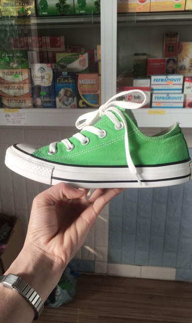 Giày convers cổ thấp, màu xanh lá. size 36,5. Hàng real full box túi vải convers đi kèm.