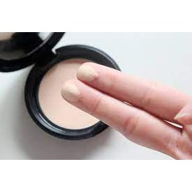 Phấn phủ EGLIPS Blur Powder Pact màu đen kiềm dầu