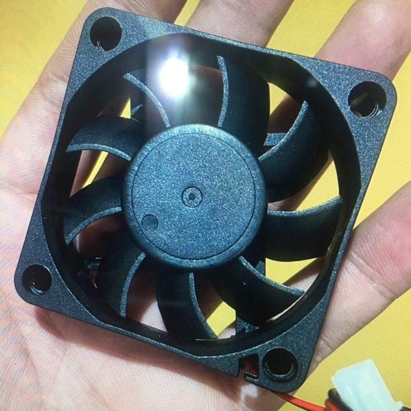 Quạt tản nhiệt không than 6cm 6015 12V làm mát