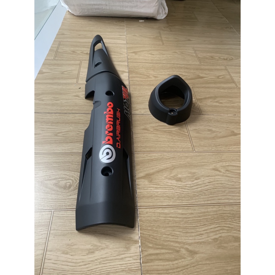 Ốp pô và chụp đích pô xe exciter 150 màu đen nhám mẫu zin chữ brembo