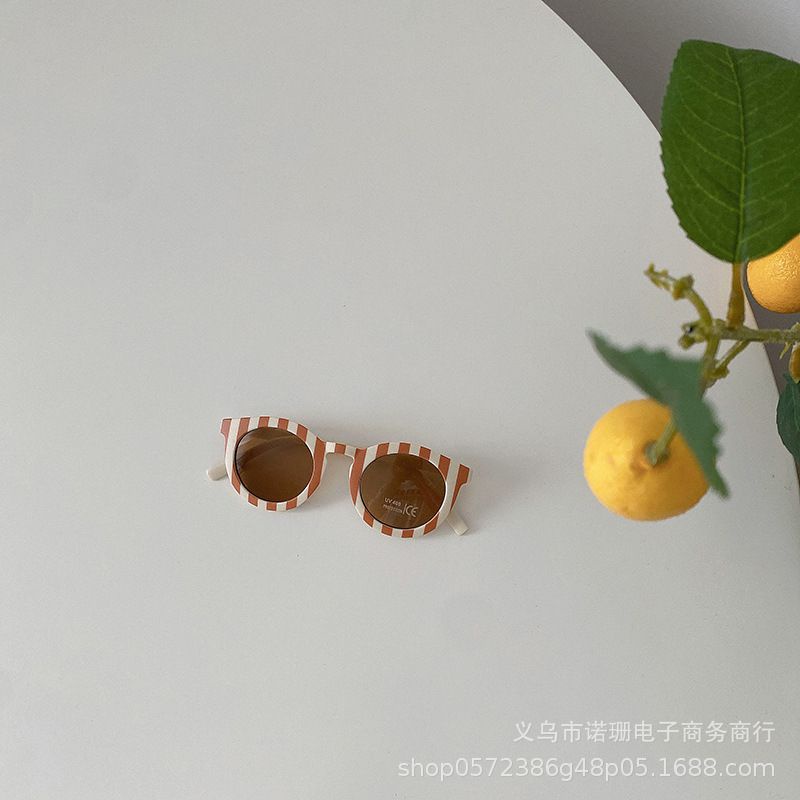 KM4- Kính mắt họa tiết kẻ cho bé