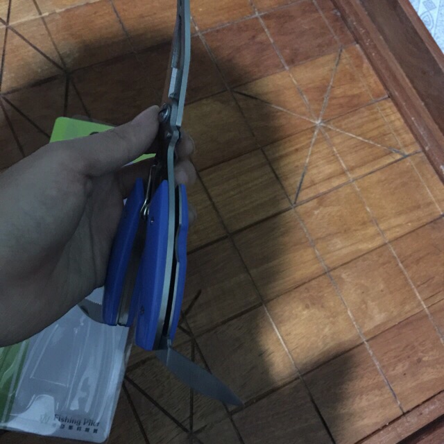 Bộ kìm kẹp cá và kéo gỡ mồi đa năng