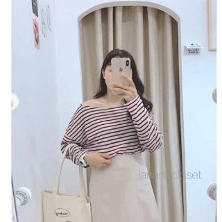 Áo lệch vai kẻ ngang