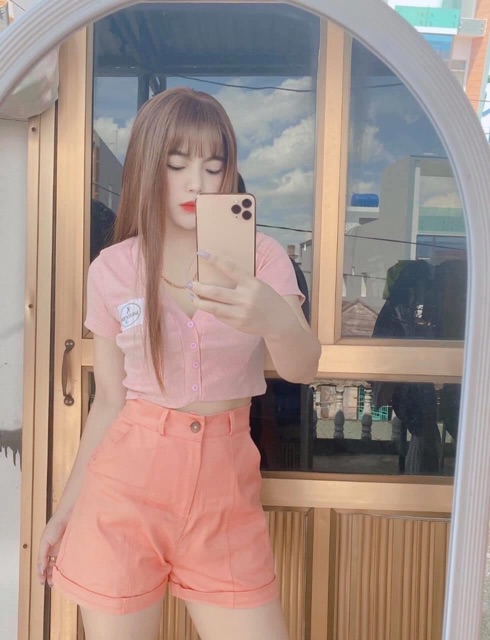 Áo len croptop cổ tim logo