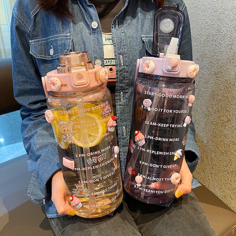 Bình Nước 2L 2000ML Cao Cấp Bình Đựng Nước Có Vạch Báo Giờ Uống Nước Kèm Ống Hút Thiết Kế Chống Tràn
