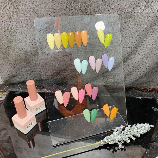 Tấm Mica trưng bày móng mẫu