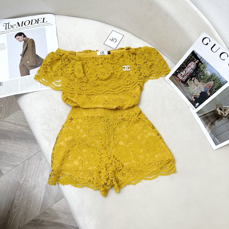 Set áo ren vàng trễ vai + quần đùi