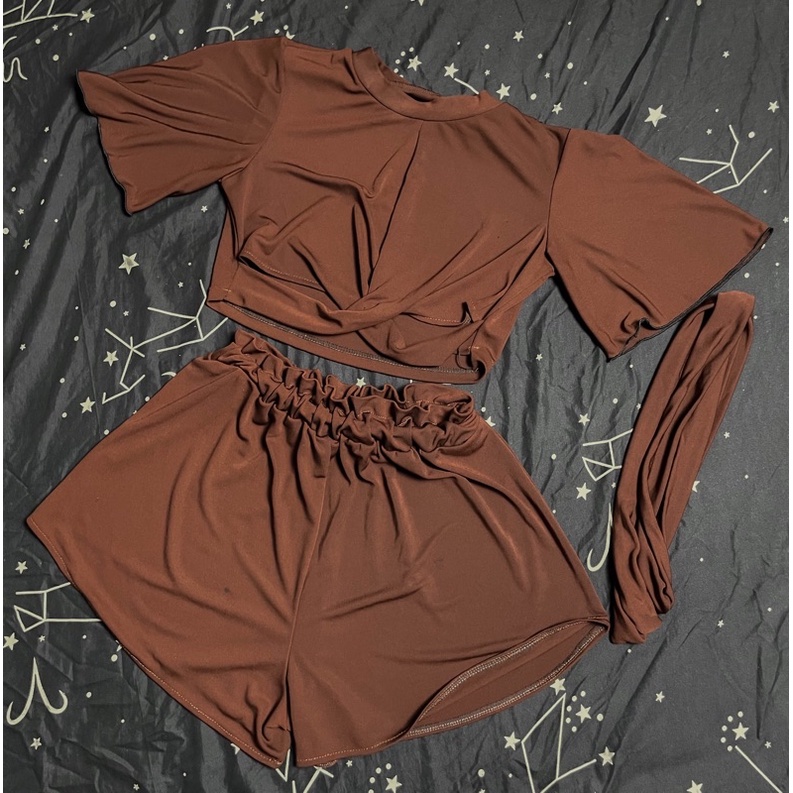 NGUYÊN SET NÂU ÁO CROPTOP