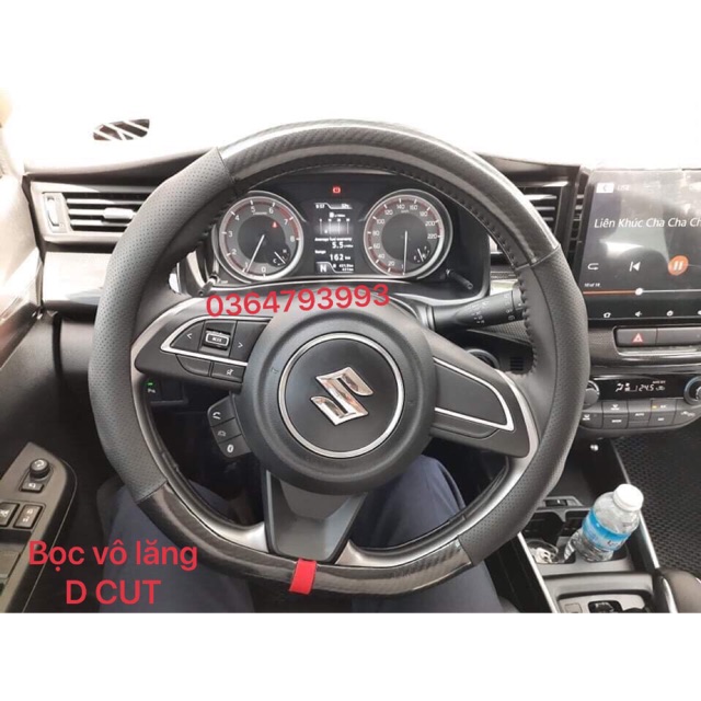 Bọc vô lăng D cut. Phù hợp với những xe như XL7,SELTOS,ELANTRA SPORT.. những bọc vô lăng thể thao độ