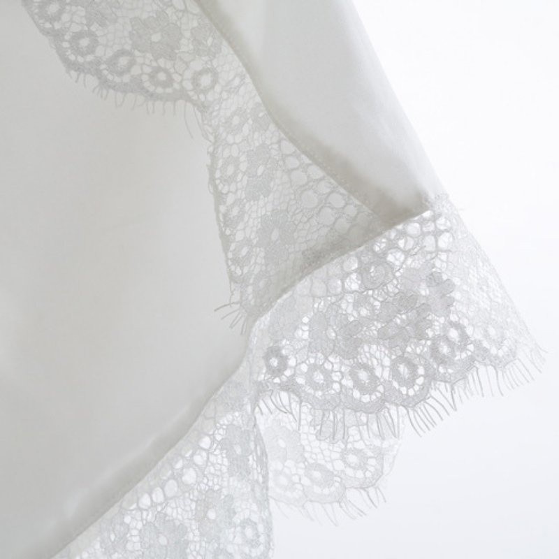 Quần short vải satin phối ren quyến rũ thời trang cho nữ | BigBuy360 - bigbuy360.vn