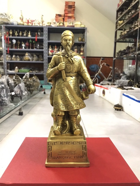 Tượng Trần Quốc Tuấn / Trần Hưng Đạo đại vương vật phẩm phong thuỷ bằng đồng