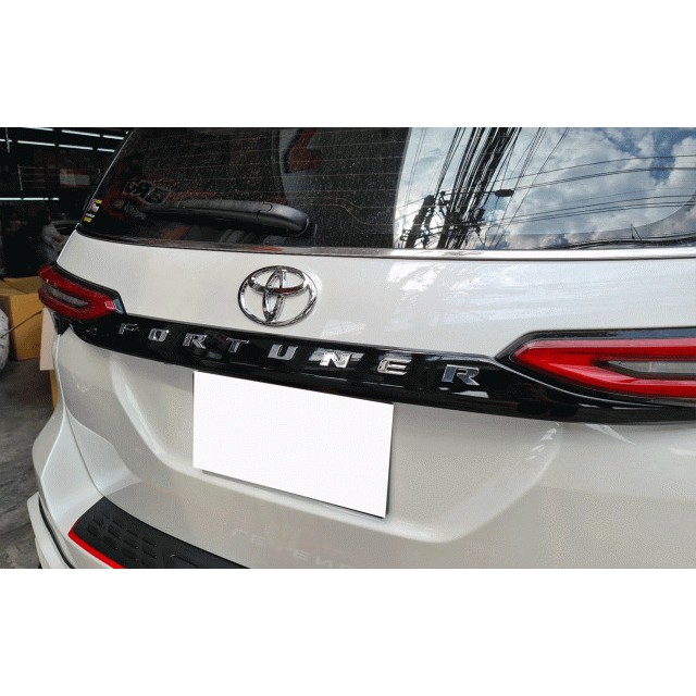 Tay Mở Cốp Có Đèn Led Cho Xe Fortuner 2019 2020 2021 Cao Cấp Sang Trọng