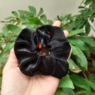 Dây cột tóc vải nhung màu đen (cở nhỏ 7-8cm)