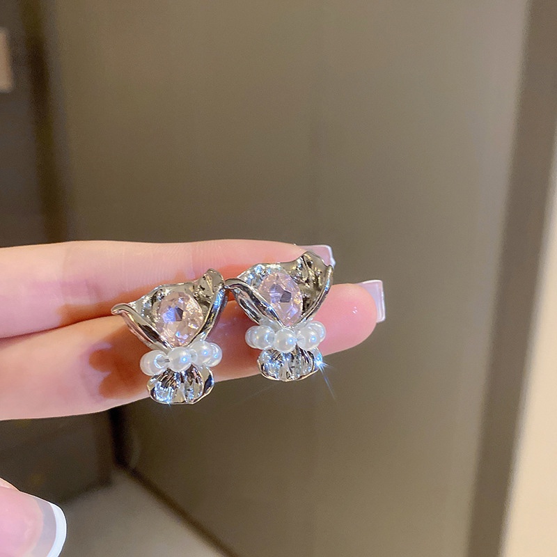 Bông Tai Xếp Ly Đính Ngọc Trai Và Túi Xách Phong Cách Hàn Quốc