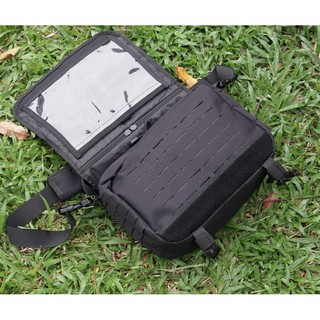 Túi đeo chéo Small Messenger Bag.