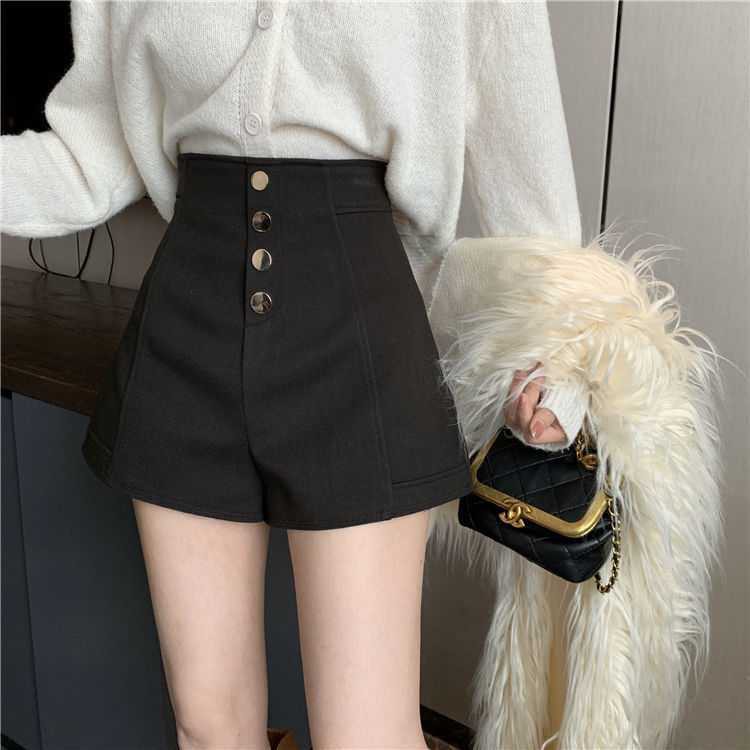 Quần SoocFREESHIPQuần Đùi Nữ 4 Cúc Siêu Đẹp Hot Trend Siêu Sang Chảnh QN17