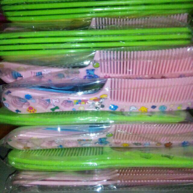 1 chiếc lược có hình