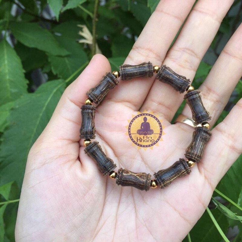 Vòng tay trầm hương sánh chìm cao cấp.